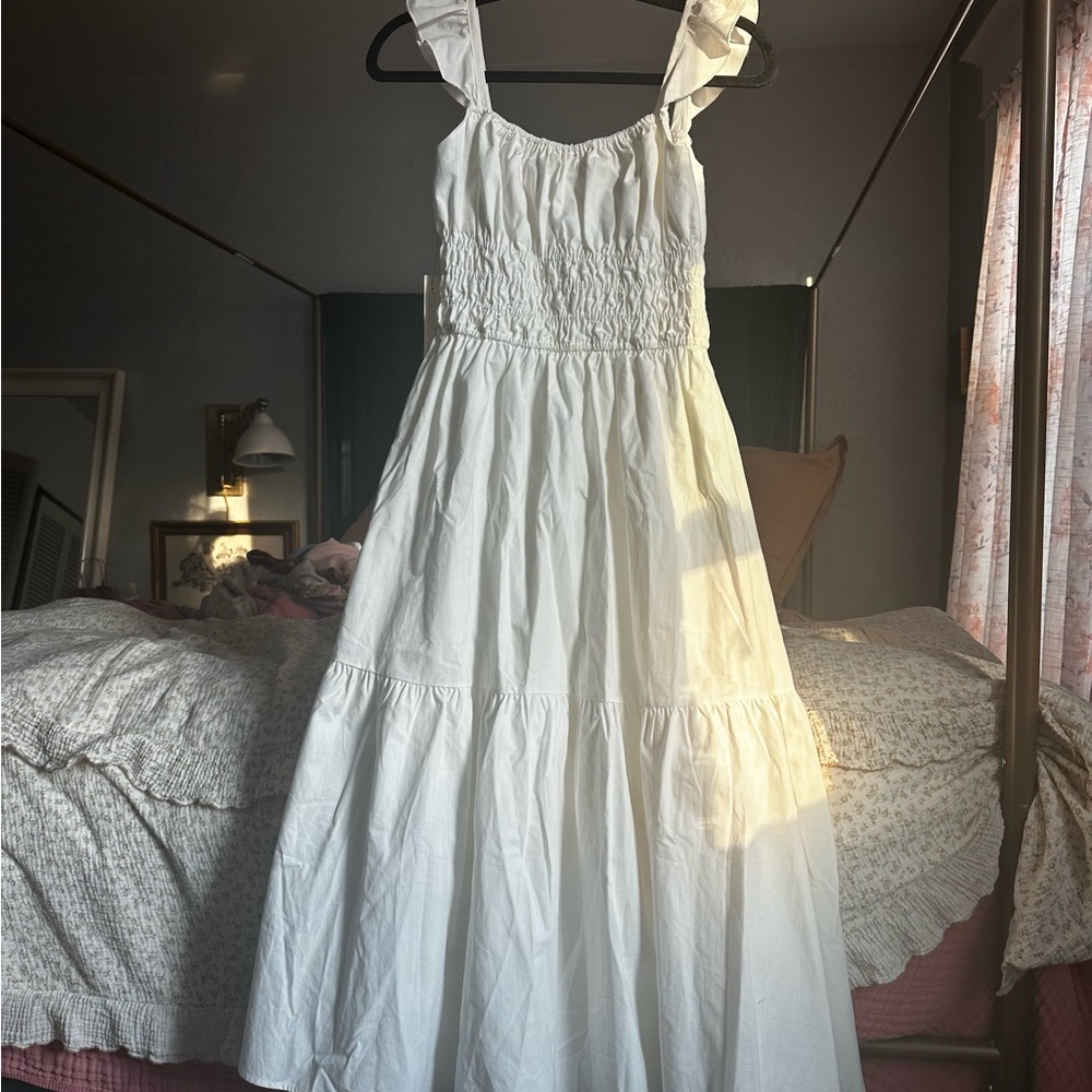 NWT Perfect for summer ❤️smocked crisp white cottage core dress! Doen Sezane